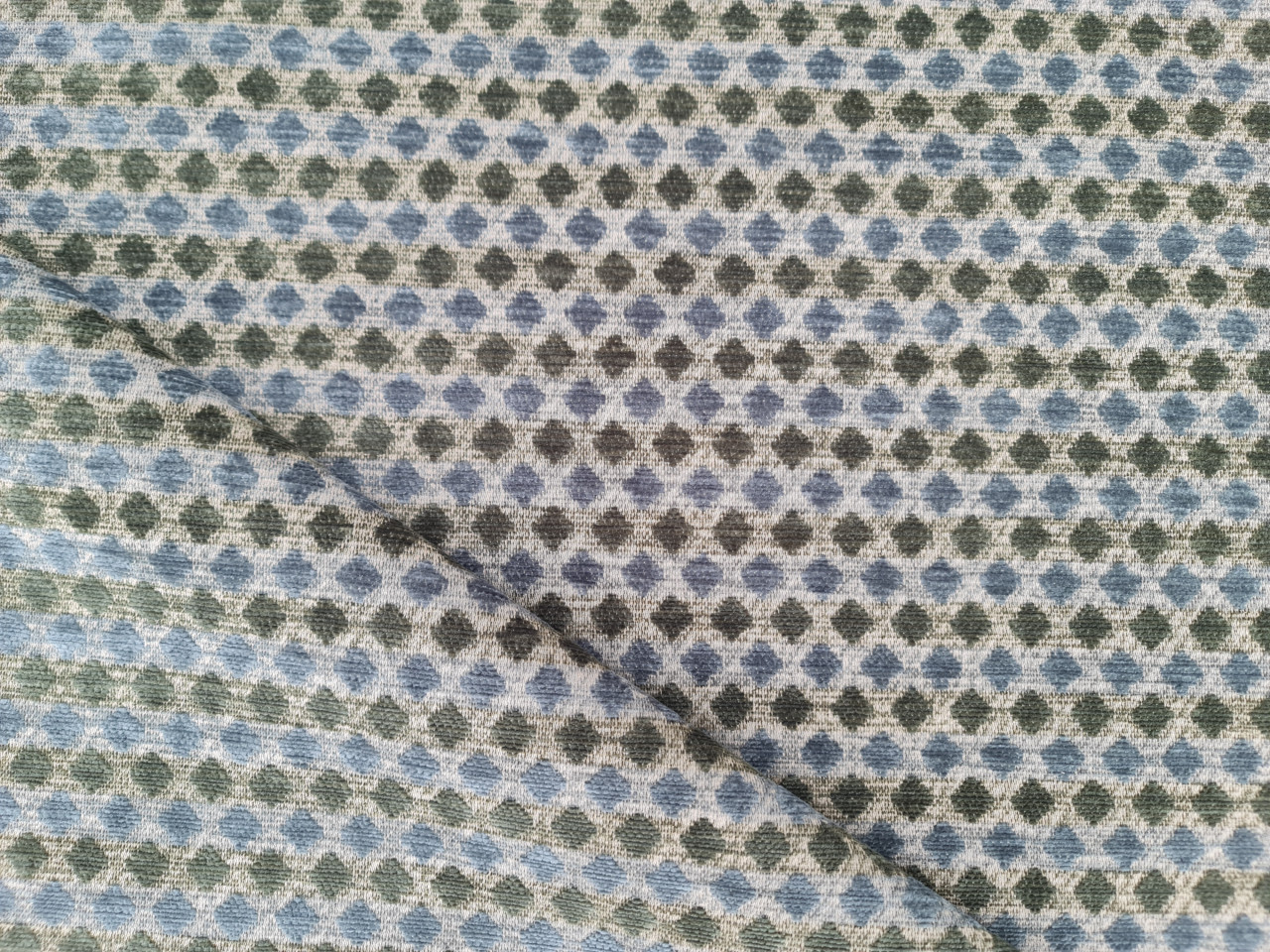 Glow - 10 - Montalia