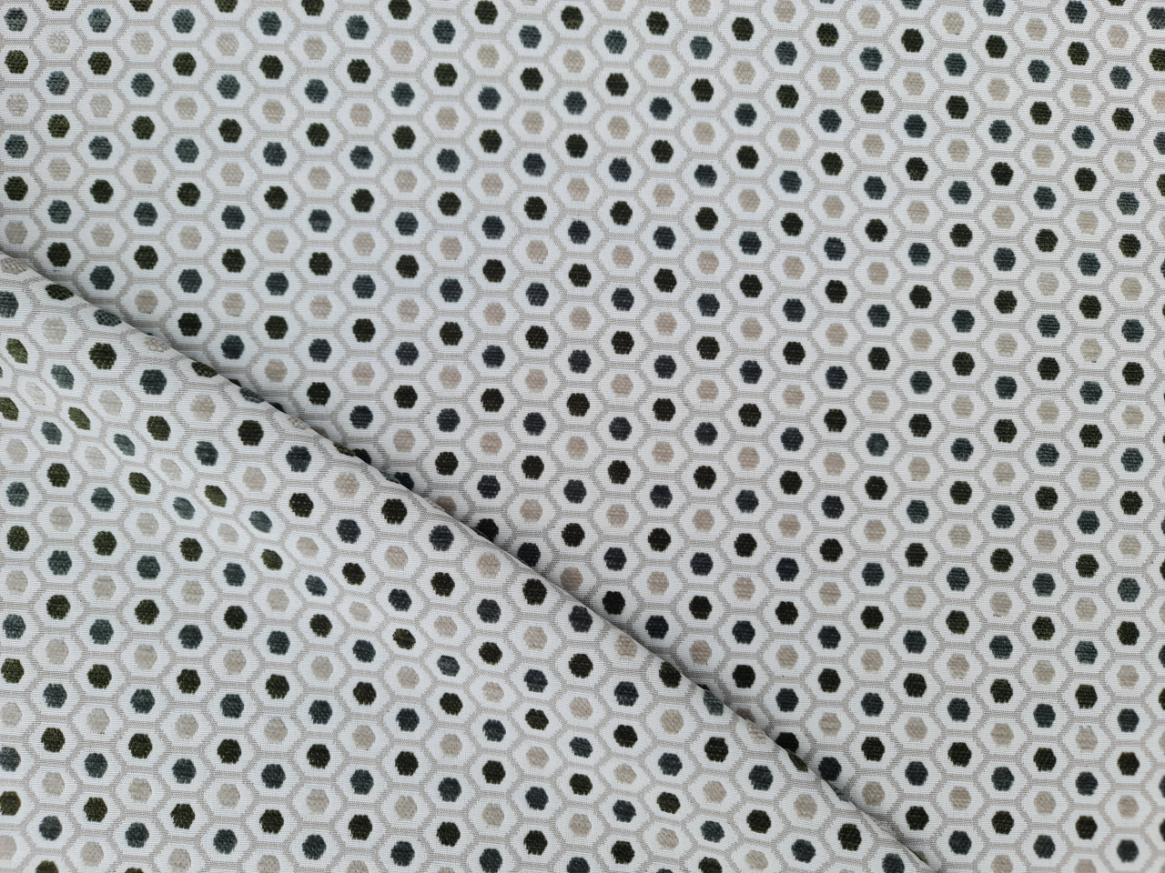 Glow - 11 - Montalia