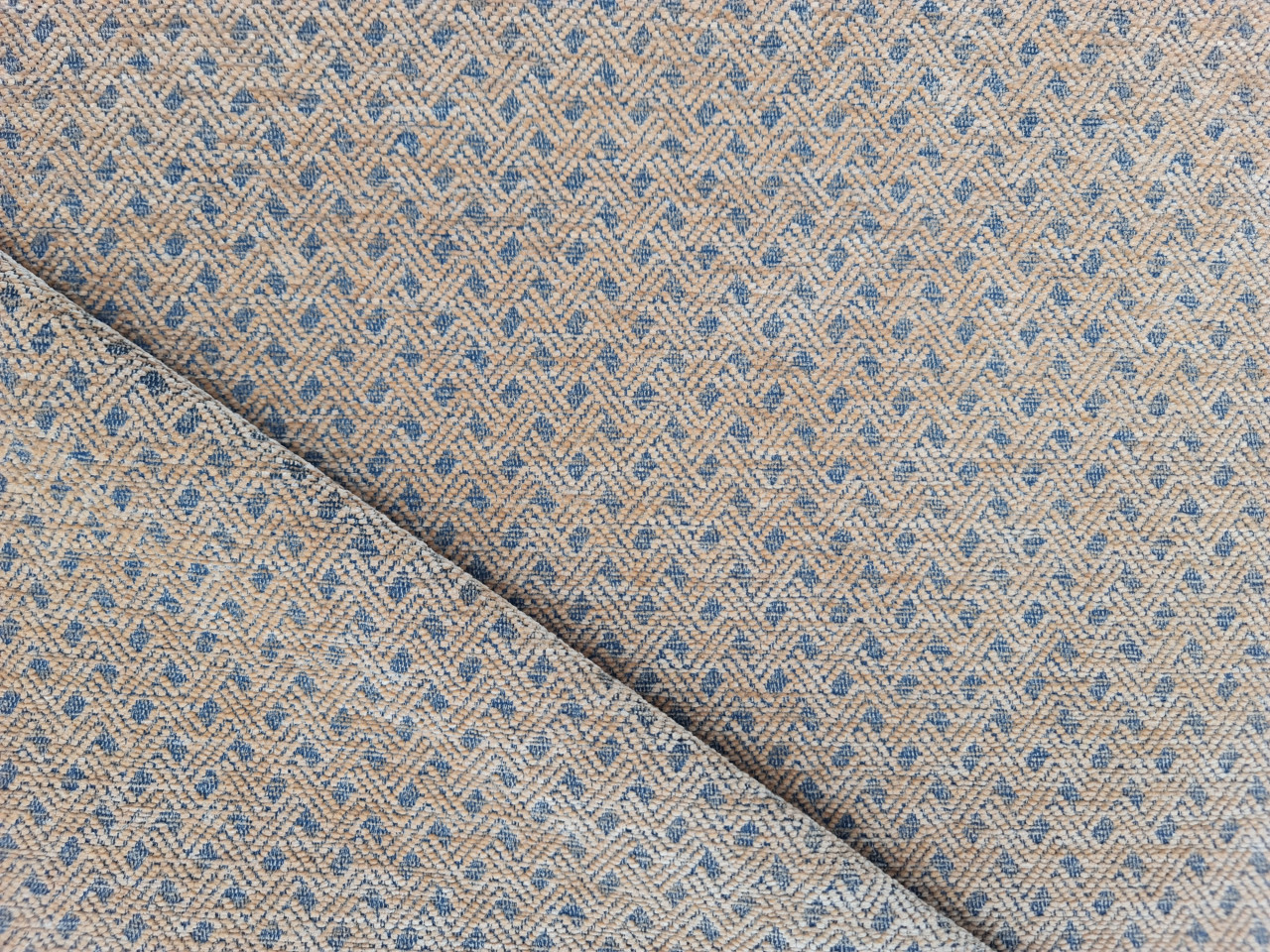 Glow - 13 - Montalia