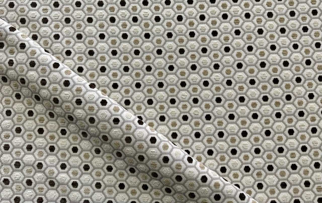 Glow - 17 - Montalia